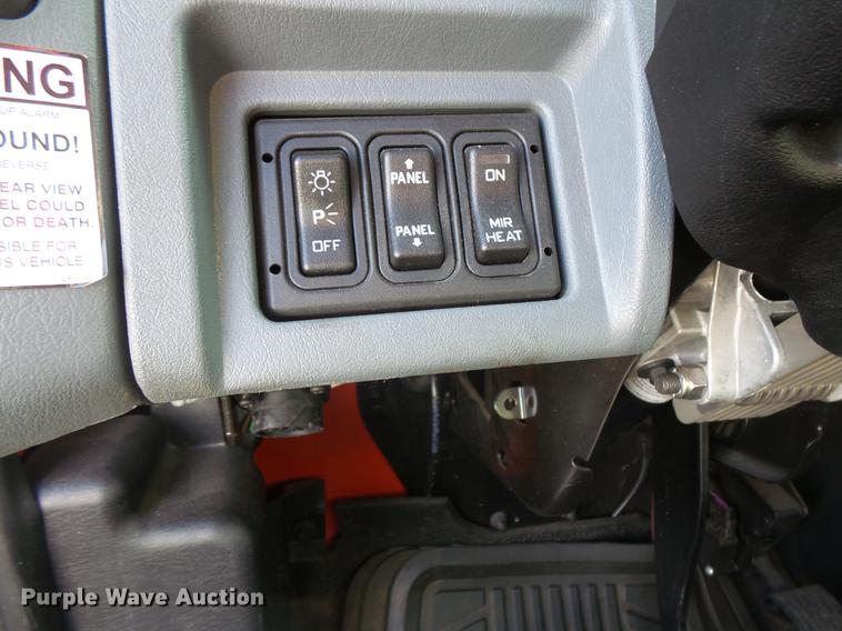 image for item DB8007 2007 International 4200 flatbed truck