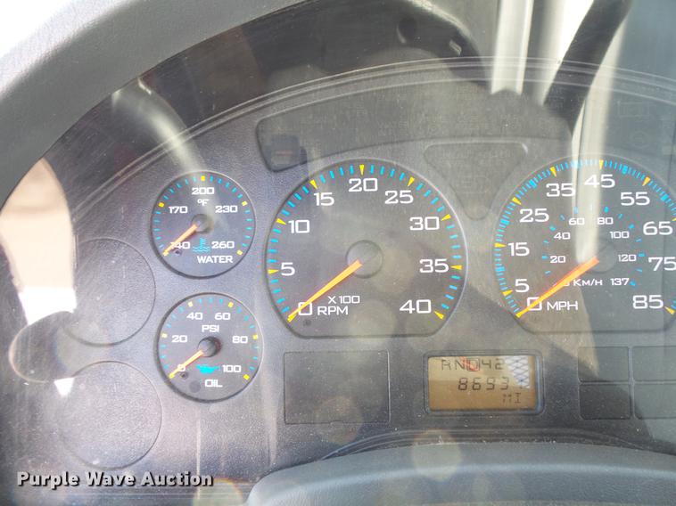 image for item DB8007 2007 International 4200 flatbed truck