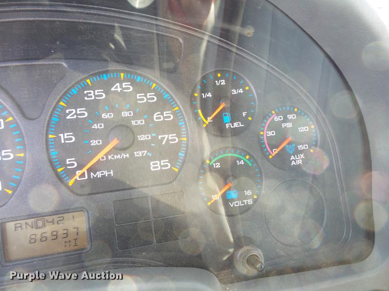 image for item DB8007 2007 International 4200 flatbed truck