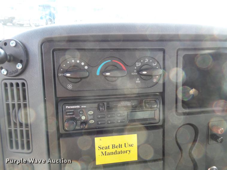 image for item DB8007 2007 International 4200 flatbed truck