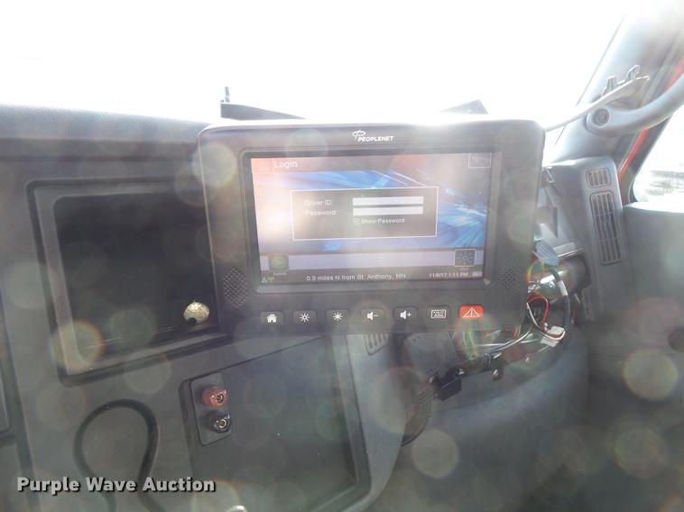 image for item DB8007 2007 International 4200 flatbed truck