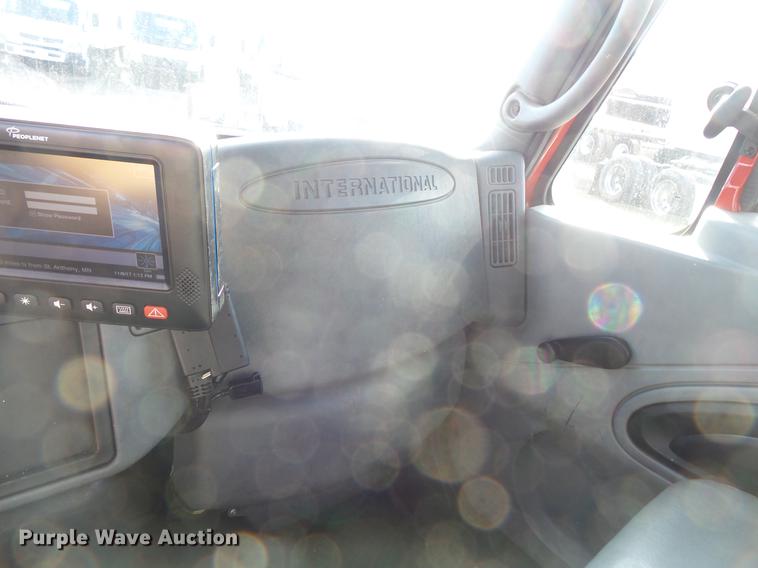 image for item DB8007 2007 International 4200 flatbed truck