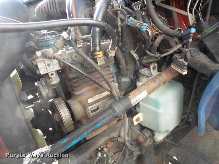 image for item DB8007 2007 International 4200 flatbed truck