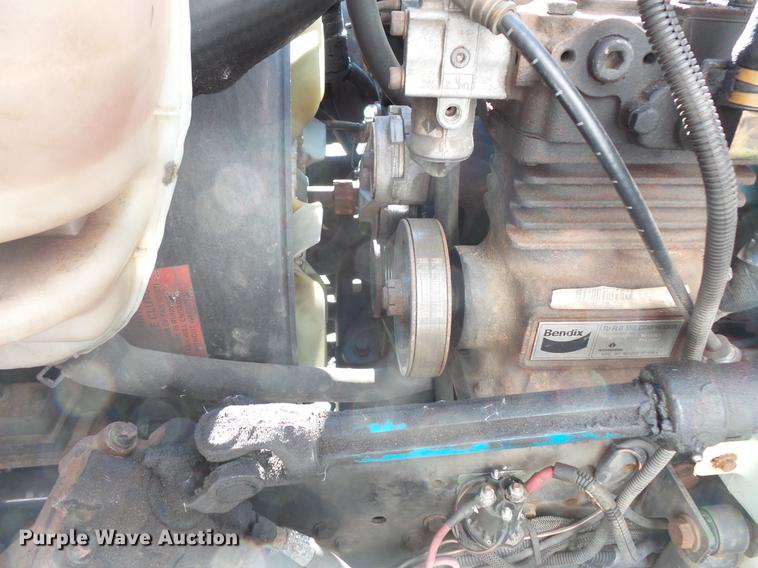 image for item DB8007 2007 International 4200 flatbed truck