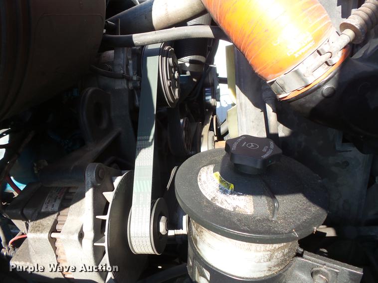 image for item DB8007 2007 International 4200 flatbed truck