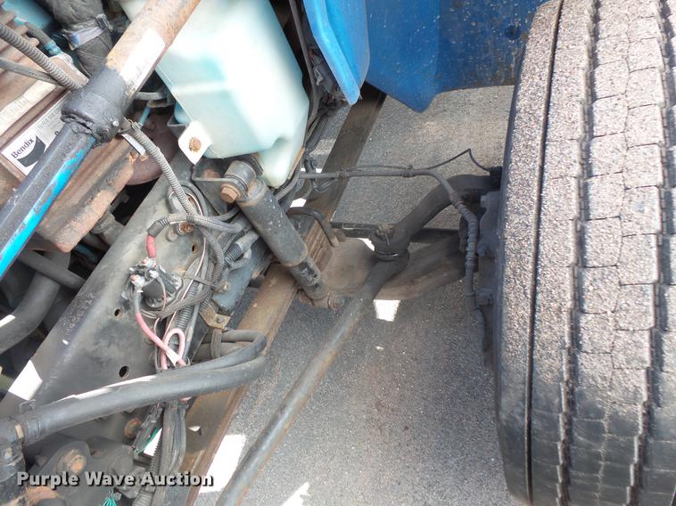 image for item DB8007 2007 International 4200 flatbed truck