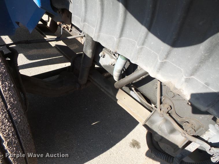 image for item DB8007 2007 International 4200 flatbed truck