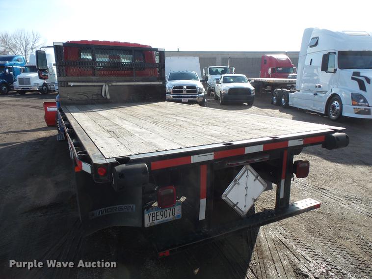 image for item DB8007 2007 International 4200 flatbed truck