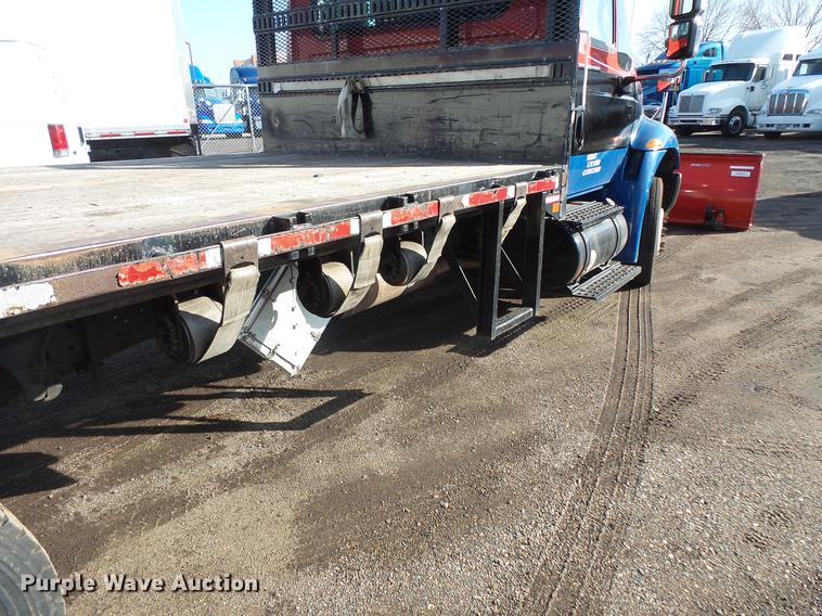 image for item DB8007 2007 International 4200 flatbed truck