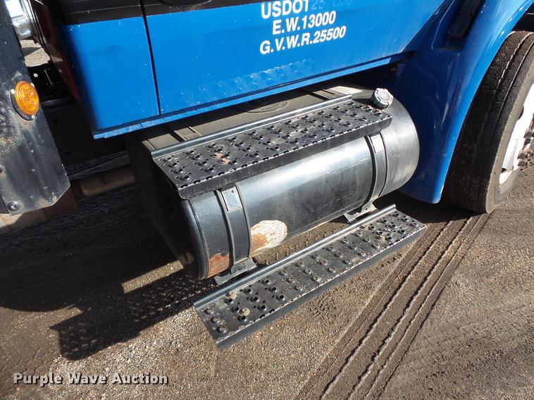 image for item DB8007 2007 International 4200 flatbed truck