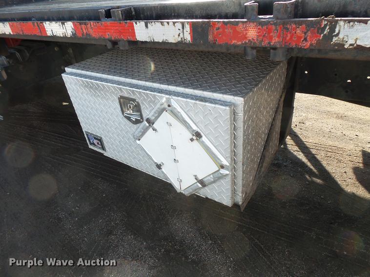 image for item DB8007 2007 International 4200 flatbed truck