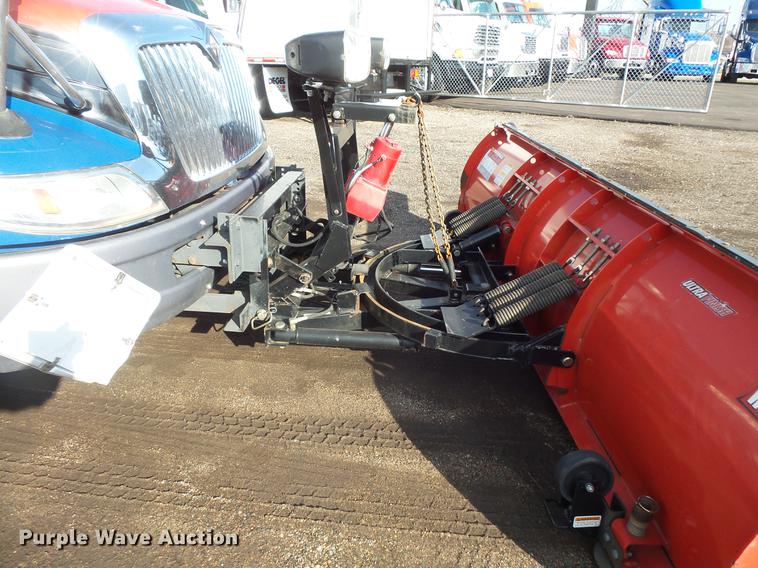 image for item DB8007 2007 International 4200 flatbed truck