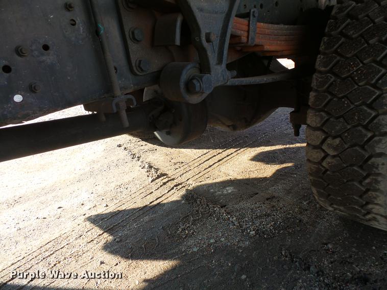 image for item DB8007 2007 International 4200 flatbed truck