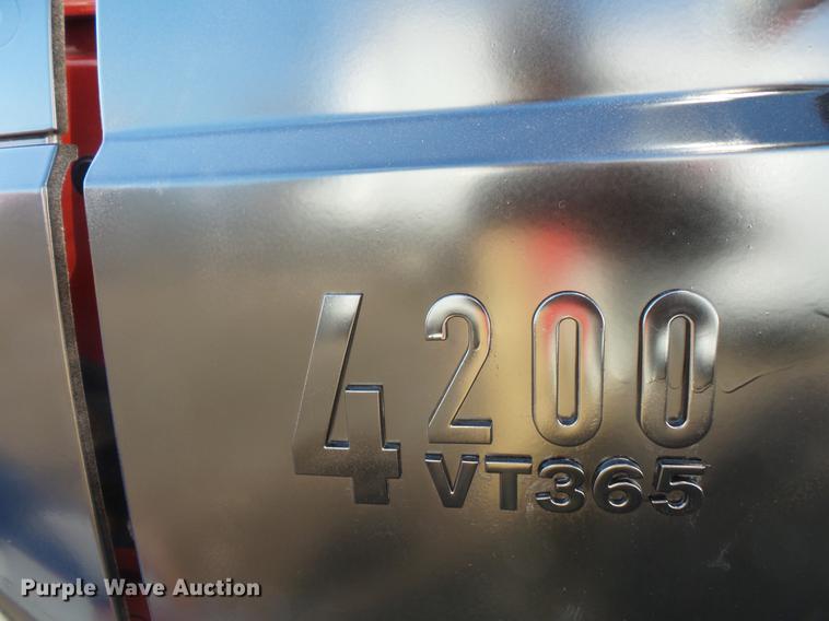 image for item DB8007 2007 International 4200 flatbed truck