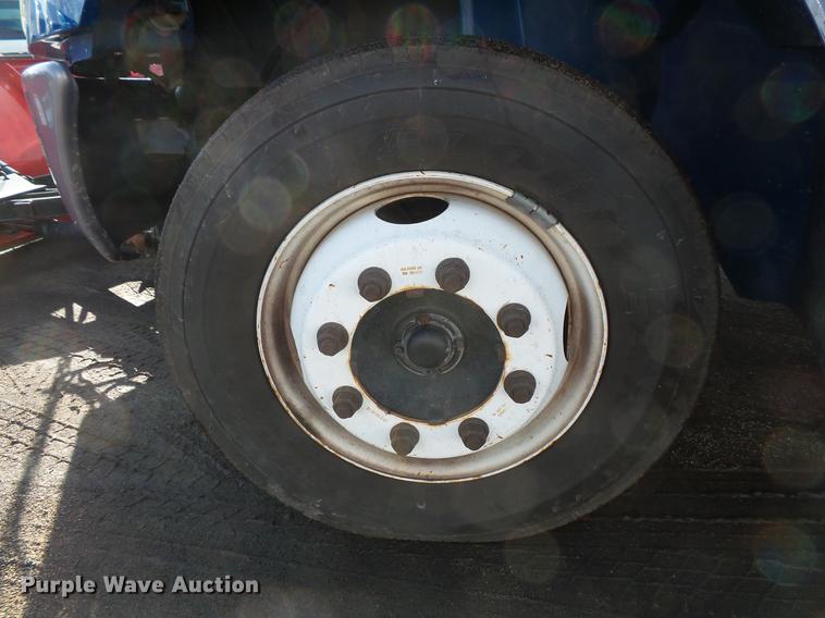 image for item DB8007 2007 International 4200 flatbed truck