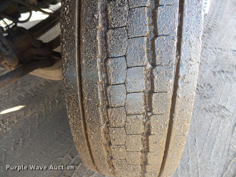 image for item DB8007 2007 International 4200 flatbed truck