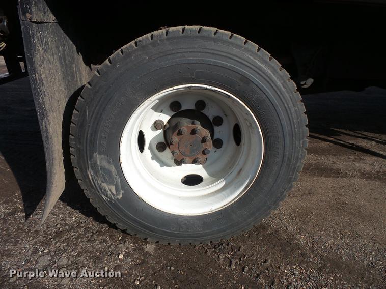 image for item DB8007 2007 International 4200 flatbed truck