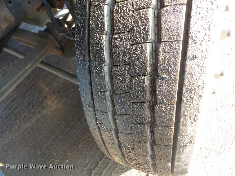 image for item DB8007 2007 International 4200 flatbed truck