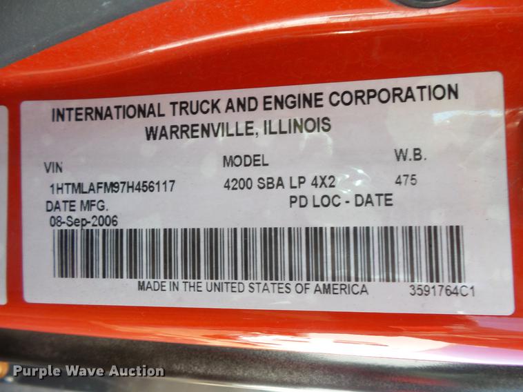 image for item DB8007 2007 International 4200 flatbed truck