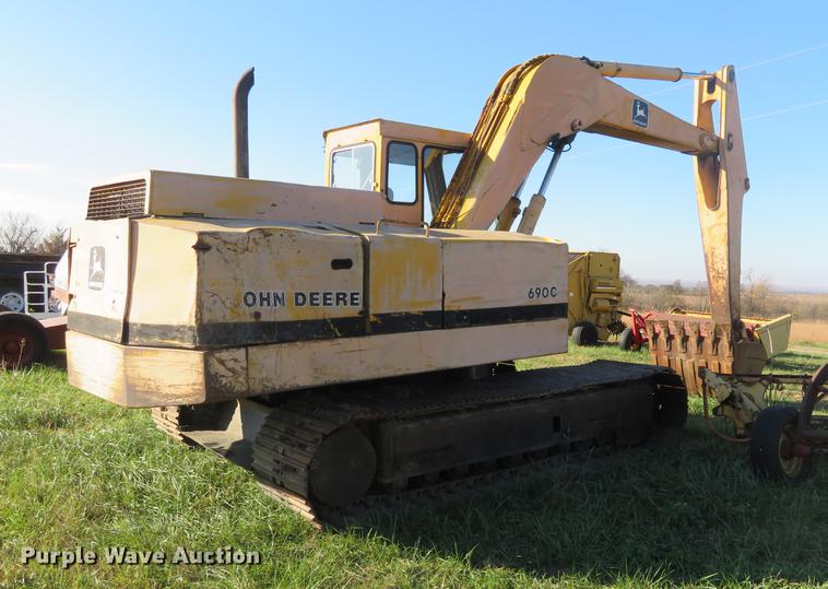 image for item DC0755 John Deere 690C excavator