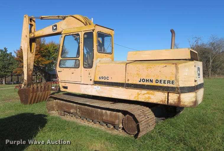 image for item DC0755 John Deere 690C excavator