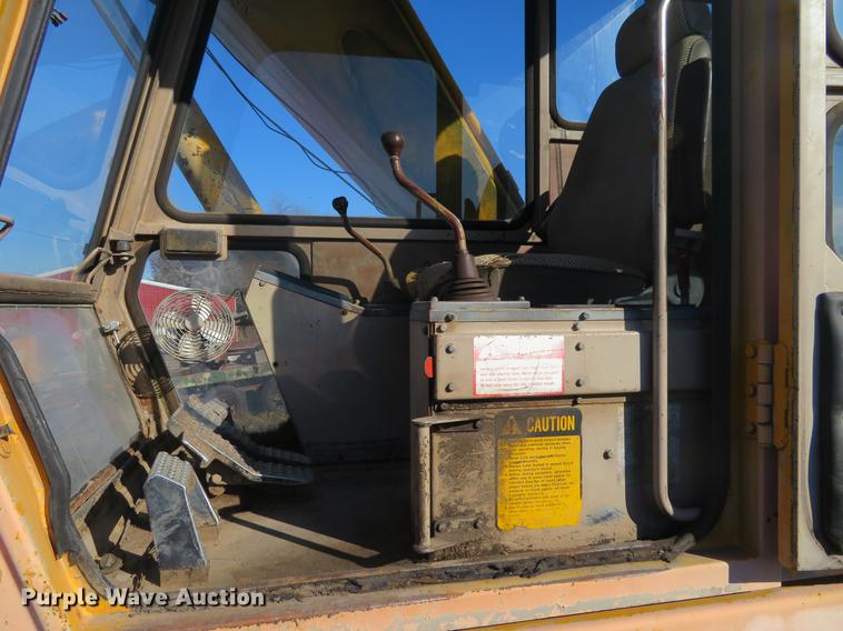 image for item DC0755 John Deere 690C excavator
