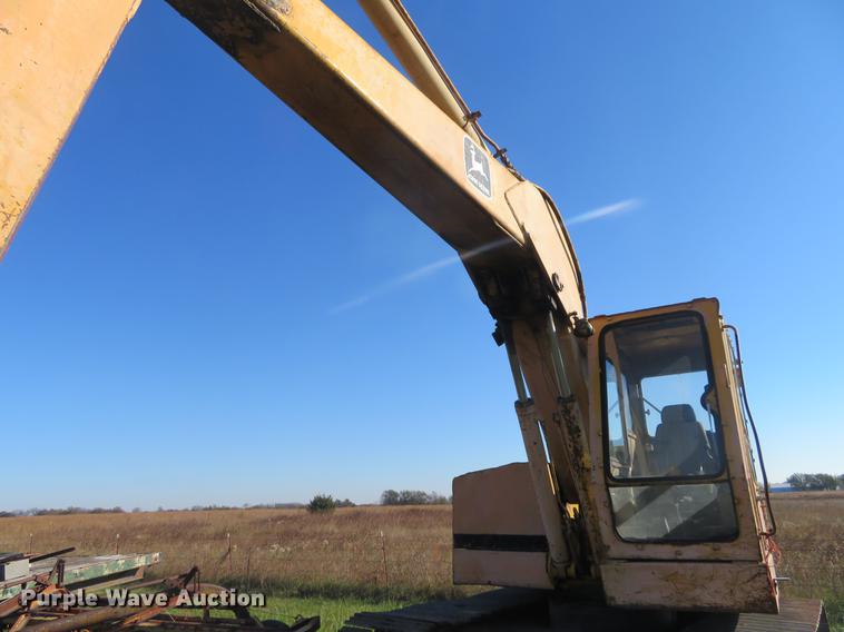image for item DC0755 John Deere 690C excavator