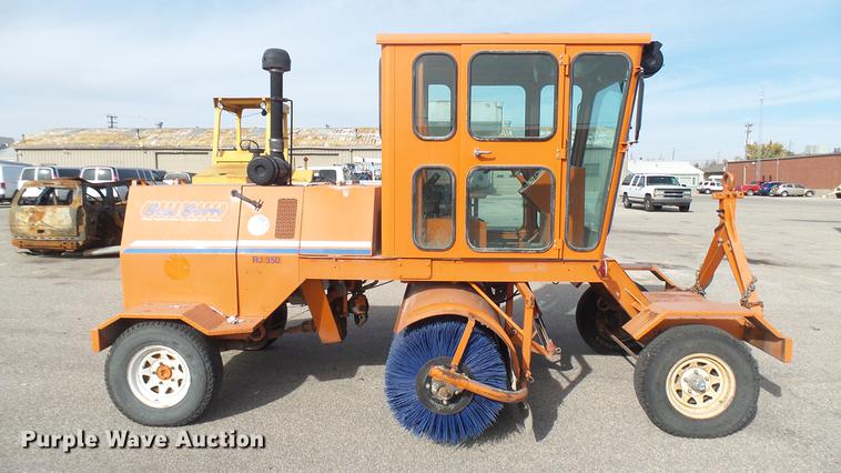 image for item DC1870 2003 Broce RJ350 broom