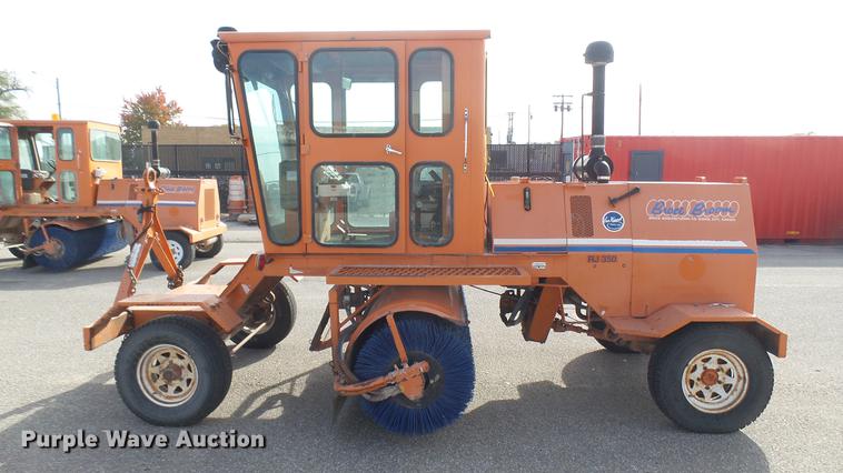 image for item DC1870 2003 Broce RJ350 broom