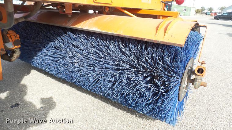 image for item DC1870 2003 Broce RJ350 broom