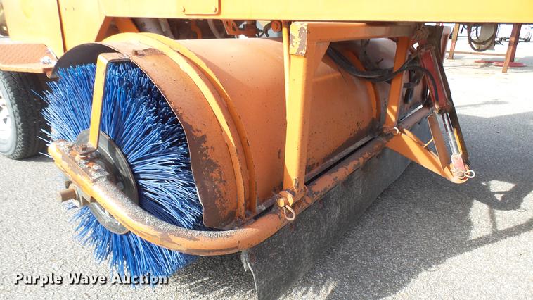 image for item DC1870 2003 Broce RJ350 broom