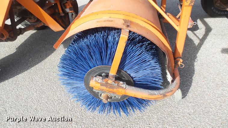 image for item DC1870 2003 Broce RJ350 broom