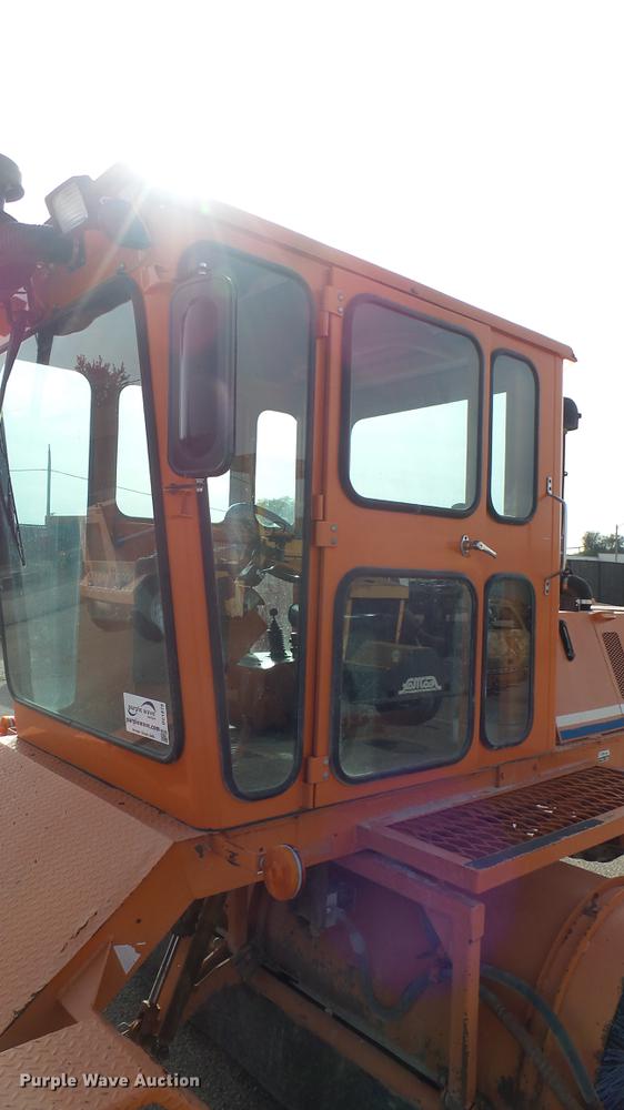 image for item DC1870 2003 Broce RJ350 broom