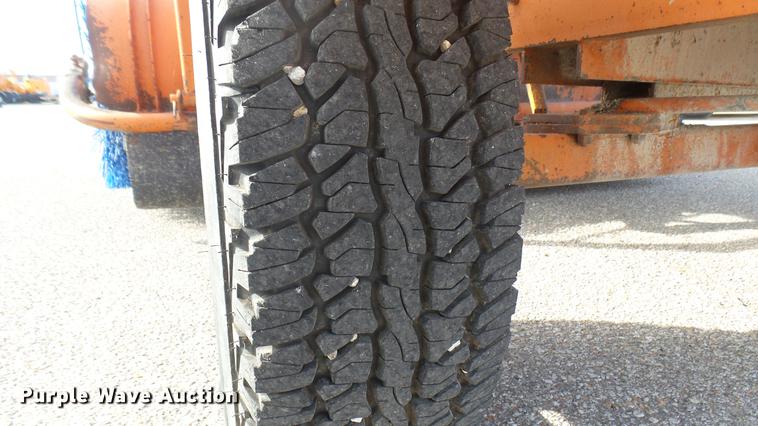 image for item DC1870 2003 Broce RJ350 broom