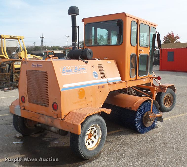 image for item DC1872 2003 Broce RJ350 broom