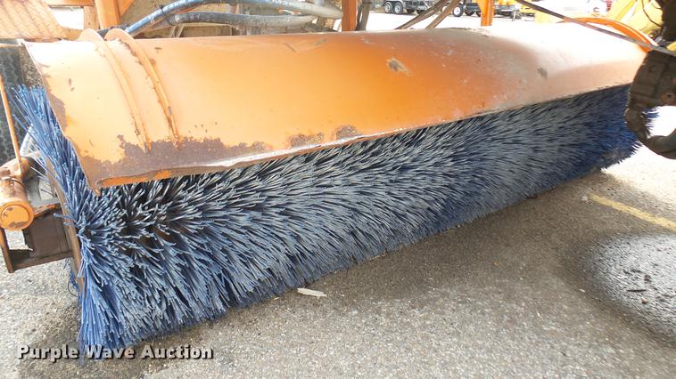 image for item DC1872 2003 Broce RJ350 broom