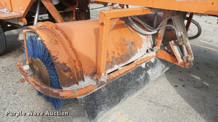 image for item DC1872 2003 Broce RJ350 broom