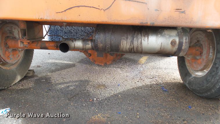 image for item DC1872 2003 Broce RJ350 broom