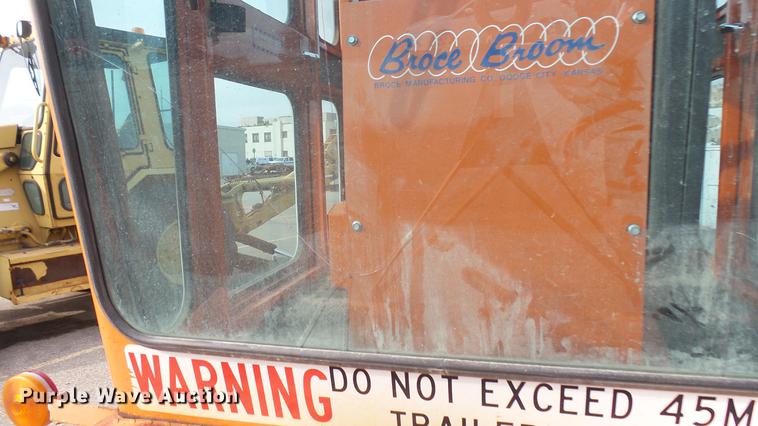 image for item DC1872 2003 Broce RJ350 broom