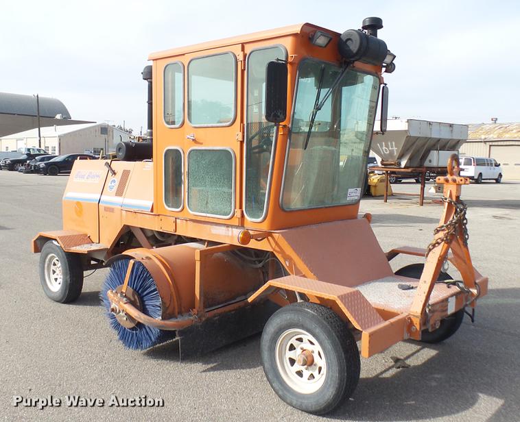 image for item DC1873 2003 Broce RJ350 broom