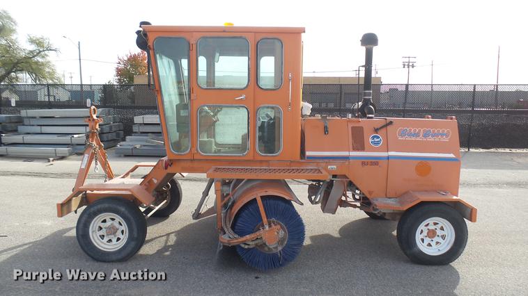 image for item DC1873 2003 Broce RJ350 broom