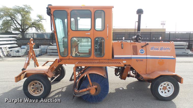 image for item DC1874 2003 Broce RJ350 broom