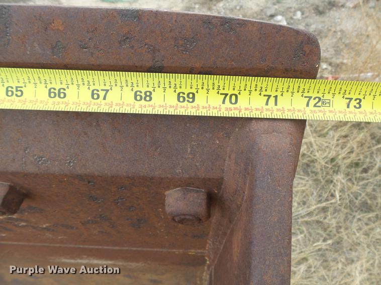 image for item DC3757 Caterpillar bucket