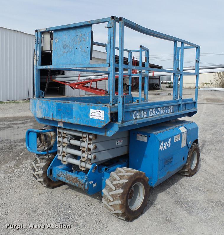 image for item DC6788 2000 Genie GS2668RT scissor lift