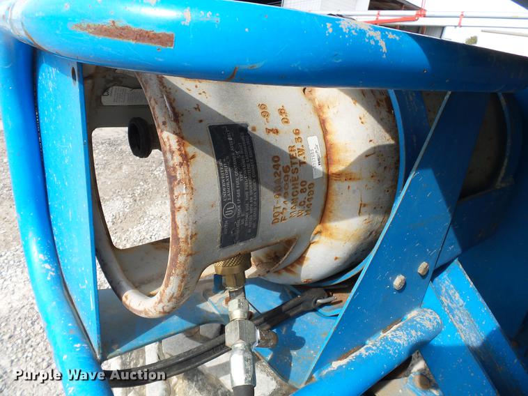 image for item DC6788 2000 Genie GS2668RT scissor lift