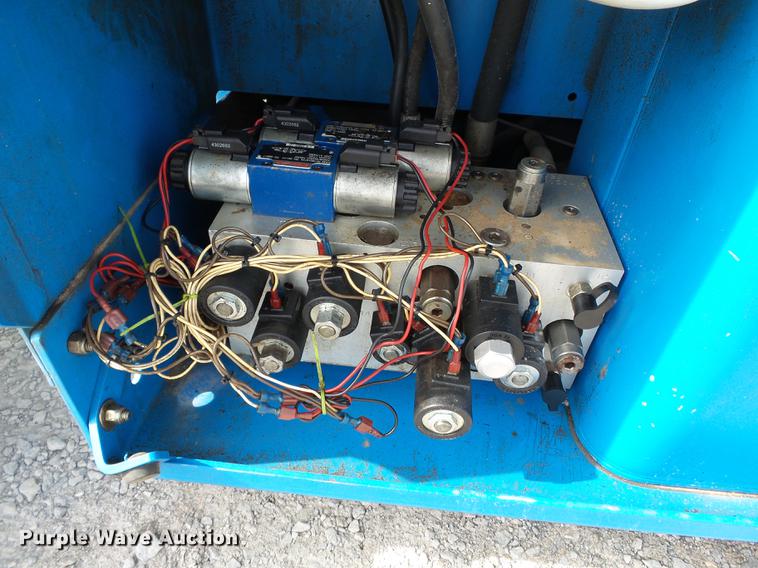 image for item DC6788 2000 Genie GS2668RT scissor lift