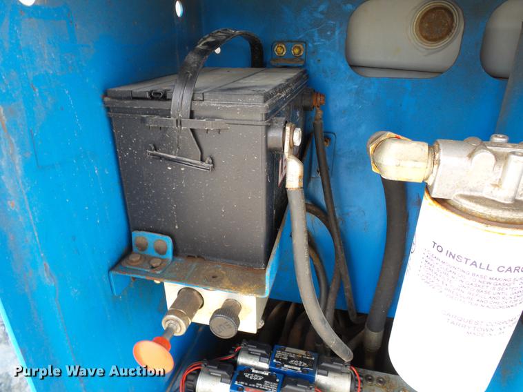 image for item DC6788 2000 Genie GS2668RT scissor lift