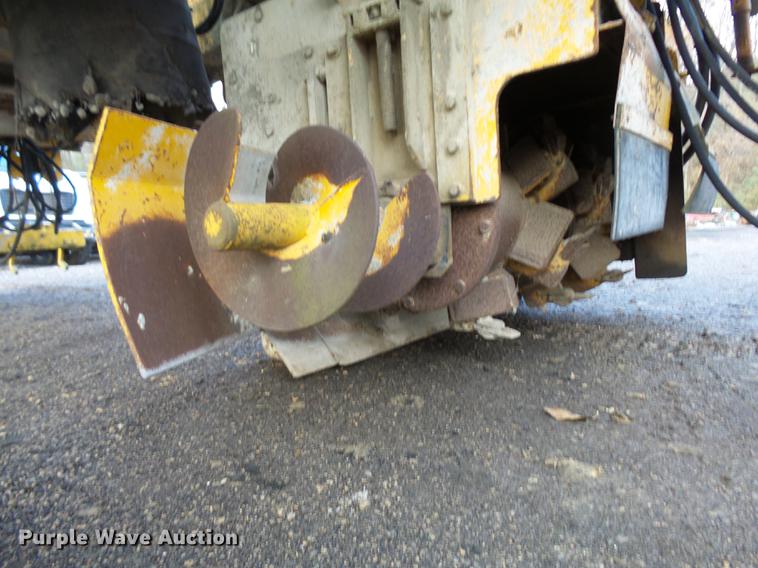 image for item DC8248 1982 Gomaco GT6300 paver