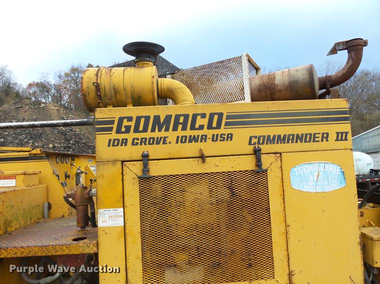 image for item DC8248 1982 Gomaco GT6300 paver