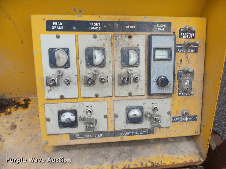 image for item DC8248 1982 Gomaco GT6300 paver